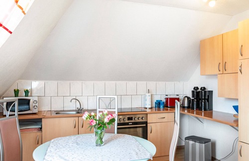 Neuenburg Apartment | Apartment 'Ferienwohnung Haus Helene' with Shared Terrace, Shared Garden and Wi-Fi