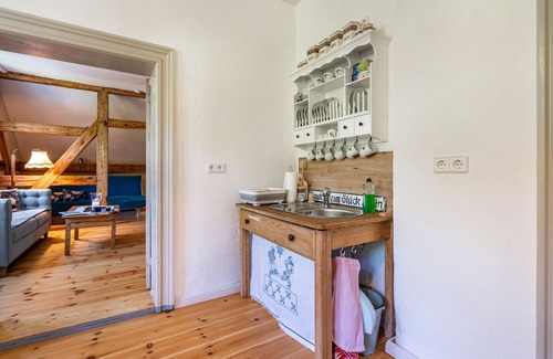 Calau Apartment | Apartment 'Ferienwohnung Im Landschloss' with Shared Terrace, Shared Garden and Wi-Fi