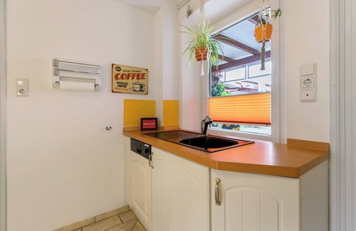 Hohn Apartment | Apartment 'Ferienwohnung Kiek In Hohn' with Private Terrace, Shared Garden and Wi-Fi
