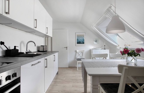 Viol Apartment | Apartment 'Ferienwohnung Marita Carstensen' with Shared Terrace, Shared Garden and Wi-Fi