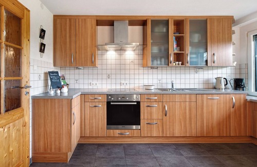 Weilheim Apartment | Apartment 'Fernblick' with Private Terrace, Shared Garden and Wi-Fi