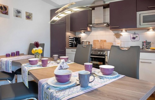 Deinste Apartment | Apartment 'Fewo Birkenallee - Lavendel' with Private Terrace