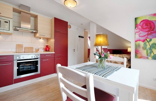 Deinste Apartment | Apartment 'Fewo Birkenallee - Rose' with Private Terrace