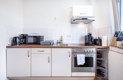 Quickborn Apartment | Apartment 'Fewo Danzig 2' with Balcony and Wi-Fi