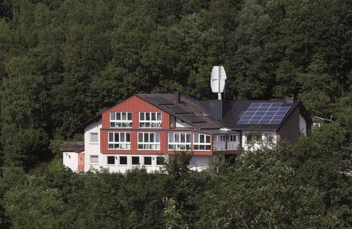 Ortsmitte Apartment | Apartment 'Fewo 1' with wintergarden and Wi-Fi