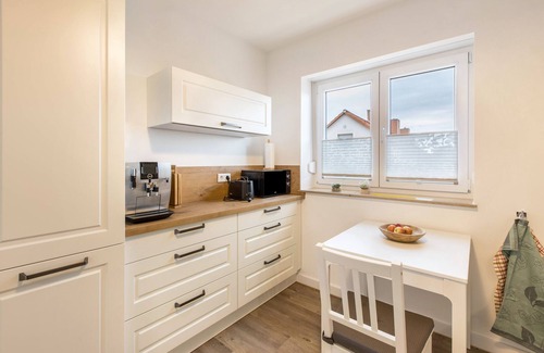 Braunsbedra Apartment | Apartment 'FeWo Gartenblick Geiseltal' with Private Garden, Wi-Fi and Air Conditioning