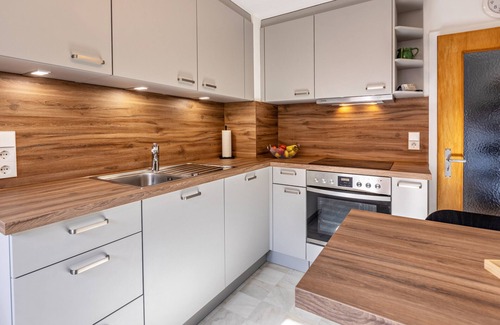 Kadelburg Apartment | Apartment 'Fewo Stempel' with Private Terrace, Private Garden and Wi-Fi
