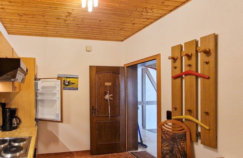 Obernhausen Apartment | Apartment 'Fewo Wasserkuppe' with Shared Terrace and Wi-Fi