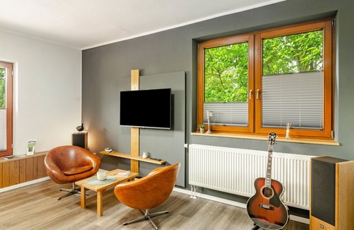 Idafehn Apartment | Apartment 'Fewo1 Seelter Ai Saterland' with Shared Garden, Balcony and Wi-Fi
