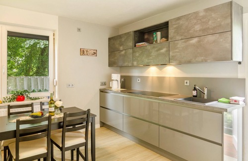 Idafehn Apartment | Apartment 'Fewo2 Seelter Uutkiek Saterland' with Private Terrace, Shared Garden and Wi-Fi