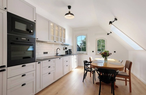 Stolzenhagen Apartment | Apartment 'Flieder' with Shared Garden, Balcony and Wi-Fi