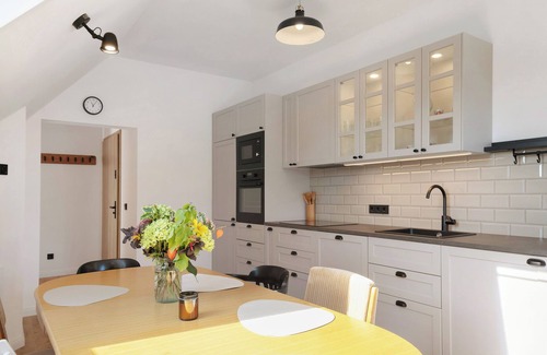 Stolzenhagen Apartment | Apartment 'Flieder' with Shared Garden, Balcony and Wi-Fi