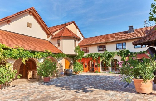 Flonheim House | Apartment/flat, bathtub - Landhotel im Klostereck