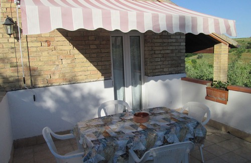 Massignano Apartment | Apartment for 2 people, 4 km from the sea, ideal for couples