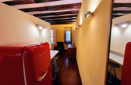 Gothic Quarter Apartment | Apartment for 2 people close to La Rambla and Plaza Catalunya