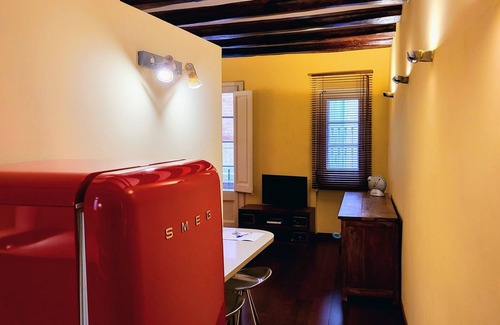Gothic Quarter Apartment | Apartment for 2 people close to La Rambla and Plaza Catalunya
