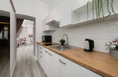 Srodmiescie Apartment | Apartment for 4 in Łódz by Renters