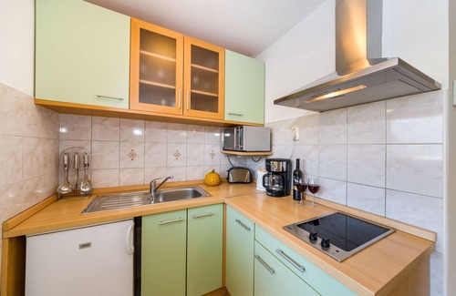 Nin Apartment | Apartment for 4 people in a quiet location 100m from the sandy beach