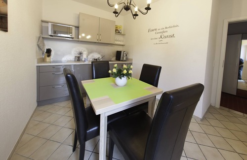 Eschborn Apartment | Apartment for 4 pers. with 2 bedrooms and 2 bathrooms, kitchen and balcony in Eschborn