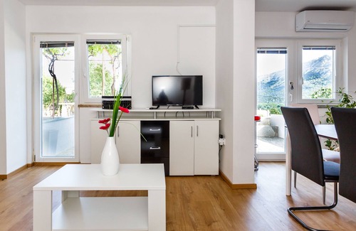 Baska Condo | APARTMENT FOR 4 WITH POOL IN A QUIET LOCATION, ISLAND OF KRK, BAŠKA