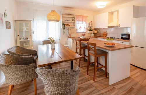 Pirovac Apartment | Apartment for 5 persons near the main city beach