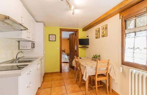 Senegue House | Apartment for Couples in the Pyrenees - Garden & Parking