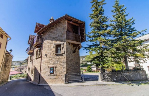 Senegue House | Apartment for Couples in the Pyrenees - Garden & Parking