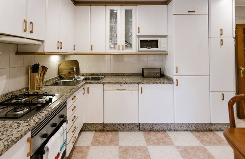Creixomil House | Apartment for families in the city with terrace, WiFi, air conditioning, etc.