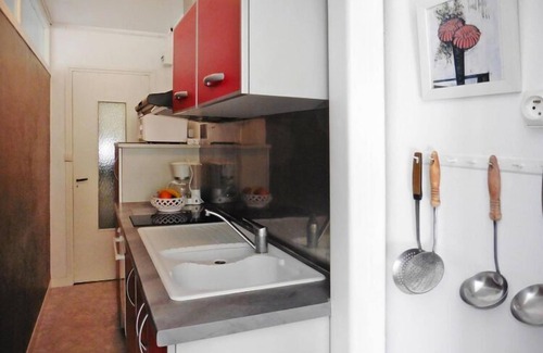 Arromanches-les-Bains Apartment | Apartment by Sandy Beach in Arromanches