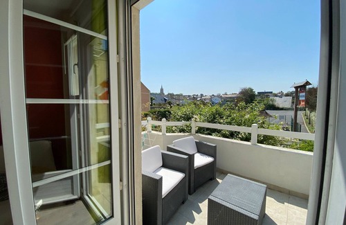 Arromanches-les-Bains Apartment | Apartment by Sandy Beach in Arromanches