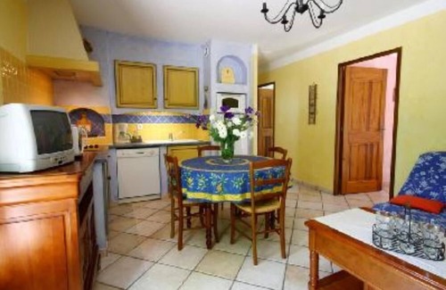 Pernes-les-Fontaines House | Apartment/flat - Pernes les fontaines