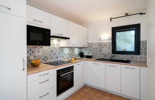 Le Rayol Apartment | Apartment in Saint-Tropez with Beach Access