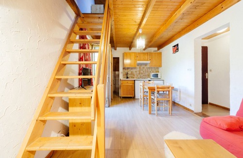 Saint-Sorlin-d'Arves Apartment | Apartment 'Appartement 8' with Mountain View, Shared Garden and Wi-Fi