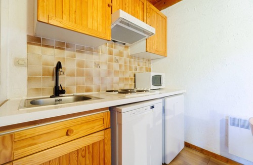 Saint-Sorlin-d'Arves Apartment | Apartment 'Appartement 8' with Mountain View, Shared Garden and Wi-Fi