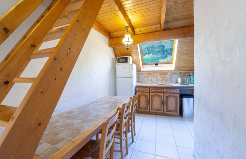 Saint-Sorlin-d'Arves Apartment | Apartment 'Appartement 10' with Mountain View, Shared Garden and Wi-Fi