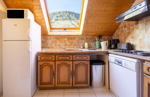 Saint-Sorlin-d'Arves Apartment | Apartment 'Appartement 10' with Mountain View, Shared Garden and Wi-Fi