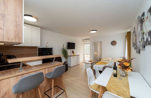 Zrce Apartment | Apartment Franka -800m from the sea with parking