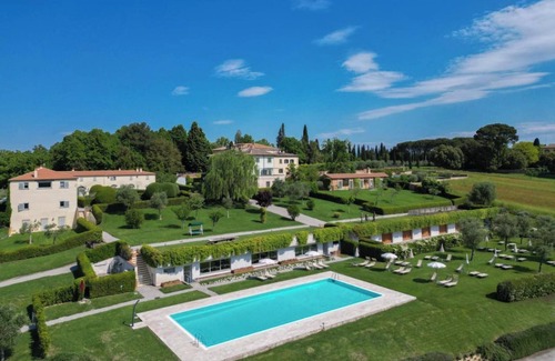 Cortona Apartment | Apartment 'Frantoio 2 Classic' with Shared Pool, Wi-Fi and Air Conditioning