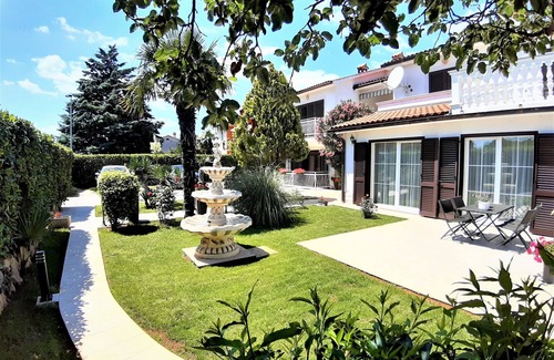Strmac Apartment | Apartment + free boat trip + 2 free bikes + PlayStation 4 + air condition + WiFi