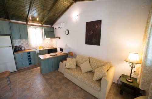Ag. Georgios Apartment | Apartment 'Frini One-Bedroom' with Shared Pool, Wi-Fi and Air Conditioning