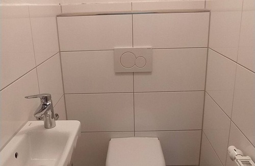 Schwandorf Apartment | Apartment 'Gästehaus Kam' with Wi-Fi