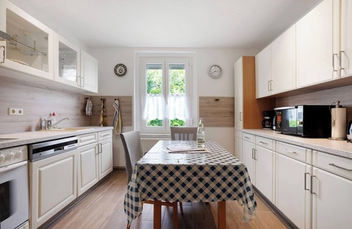 Mittweida Apartment | Apartment 'Gästewohnung Am Schwanenteich' with Wi-Fi
