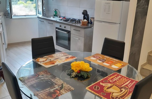 Dolceacqua Apartment | Apartment "G House Dolceacqua" in Centre with Wi-Fi