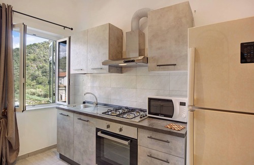 Dolceacqua Apartment | Apartment "G House Dolceacqua" in Centre with Wi-Fi