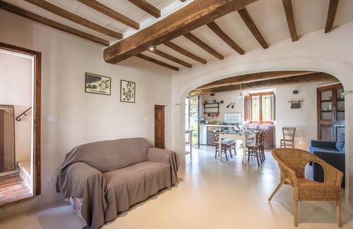 Castiglione d'Orcia Apartment | Apartment "Gemma Verde-Tavoleto" with Mountain View, Garden & Wi-Fi