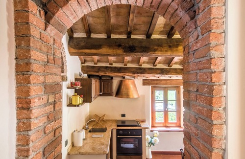 Castiglione d'Orcia Apartment | Apartment "Gemma Bianca-Tavoleto" with Mountain View, Garden & Wi-Fi