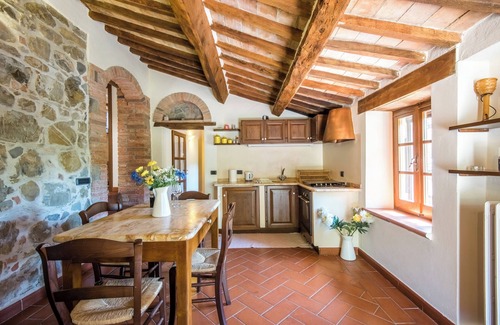 Castiglione d'Orcia Apartment | Apartment "Gemma Bianca-Tavoleto" with Mountain View, Garden & Wi-Fi