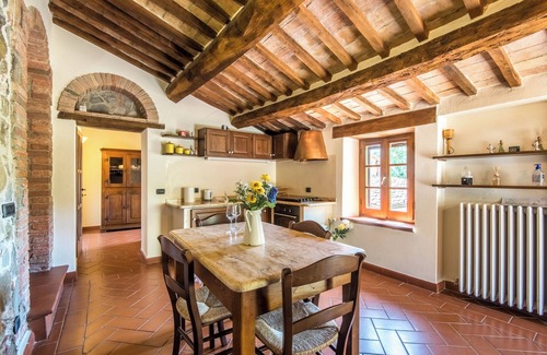 Castiglione d'Orcia Apartment | Apartment "Gemma Bianca-Tavoleto" with Mountain View, Garden & Wi-Fi