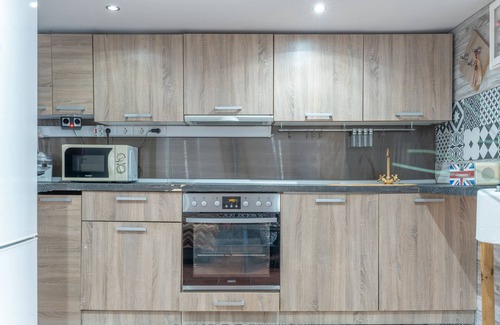 Ormos Agiou Ioannou Apartment | Apartment 'Gabriela' with Balcony, Wi-Fi and Air Conditioning