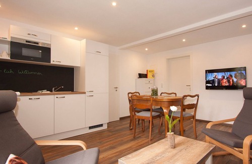 Finnentrop Apartment | Apartment 'Gänseblume' with Private Terrace, Shared Garden and Wi-Fi